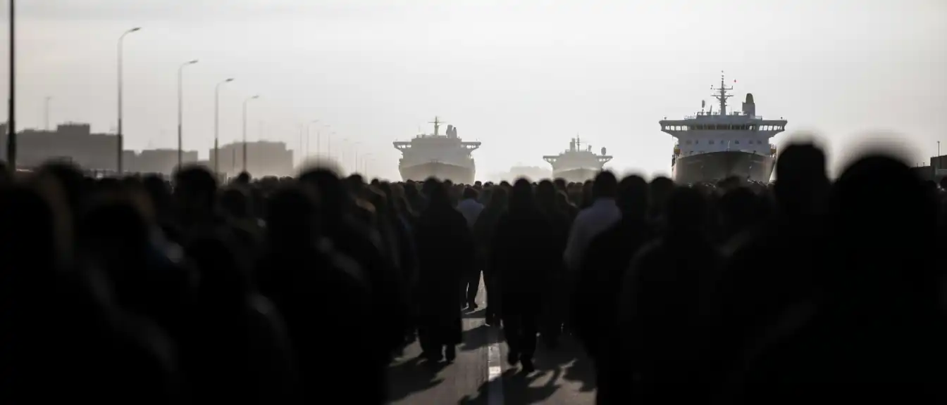 Коллапс в порту: миграционный наплыв парализовал сообщение между Испанией и Сеутой