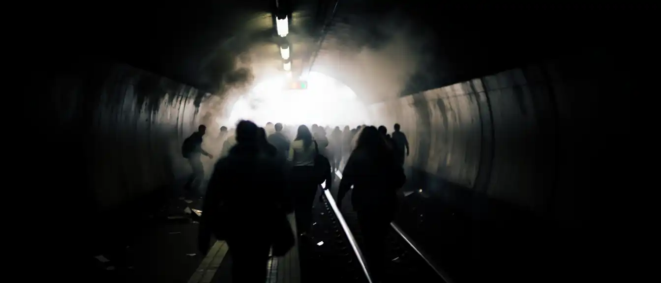 Опасный путь сквозь дым: как возгорание в тоннеле метро Барселоны превратило поездку в испытание