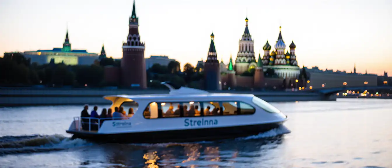 Москва расширяет границы водного туризма: электросудно «Стрельна» начало круговые прогулки по историческому центру