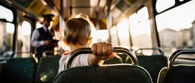 Правила бесплатного проезда для детей: сколько лет нужно, чтобы не платить за билет?