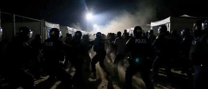 Попытка штурма: в испанской Сеуте полиция пресекла беспорядки в иммигрантском центре