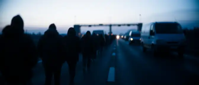 Граница на замке: из-за усиленного контроля в Нарве выросли многочасовые очереди