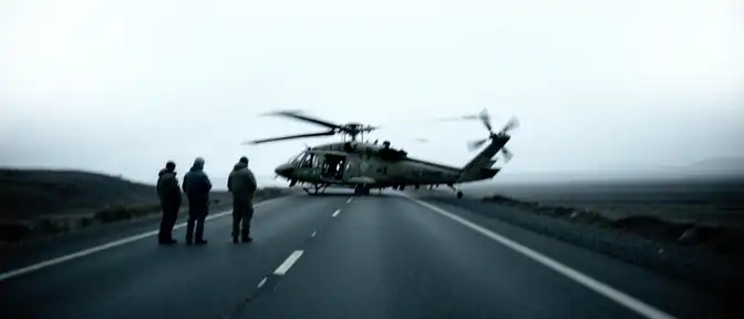 Аварийная посадка на дороге: вертолет с прессой приземлился прямо на проезжую часть Сахалина