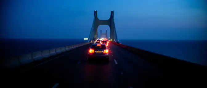 Внезапная пауза на Крымском мосту: движение автомобилей снова ограничено
