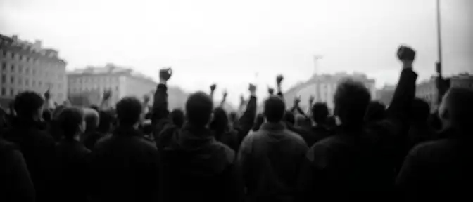 Десятый день протестов: украинские города объединились в защите министра обороны