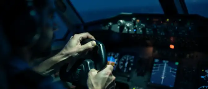 Драка между пилотами стала причиной экстренной посадки самолета авиакомпании FlyDubai в Саудовской Аравии