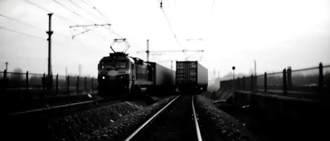 Проверка транспортной прокуратуры началась после аварии грузовика и локомотива на станции Автово в Санкт-Петербурге