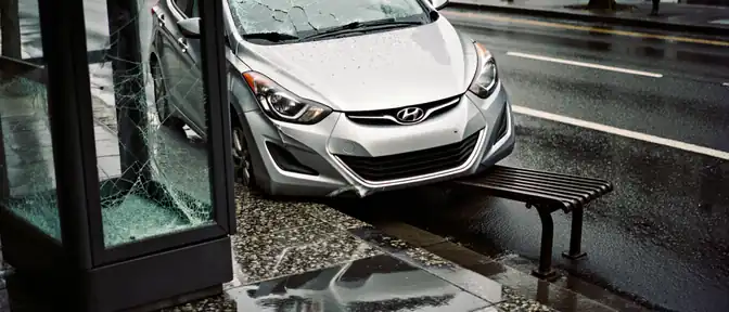 В Санкт-Петербурге автомобиль марки Hyundai совершил наезд на прохожего при маневре на Суворовском проспекте
